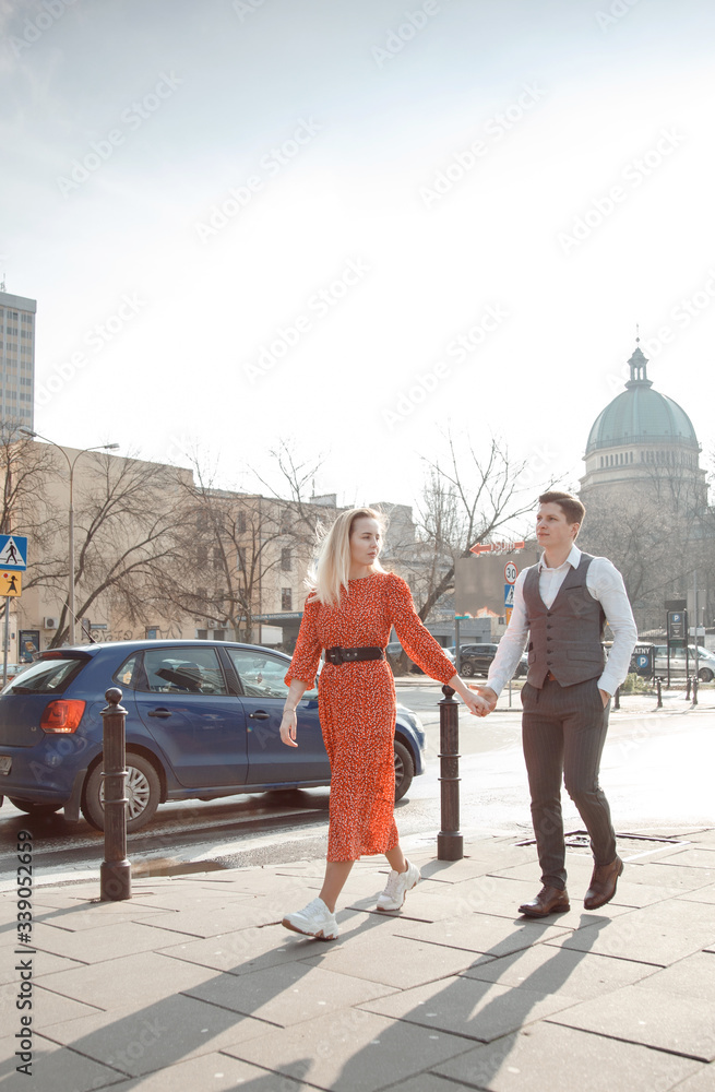 Obraz premium a young couple traveling European cities. Love story in Warsaw.