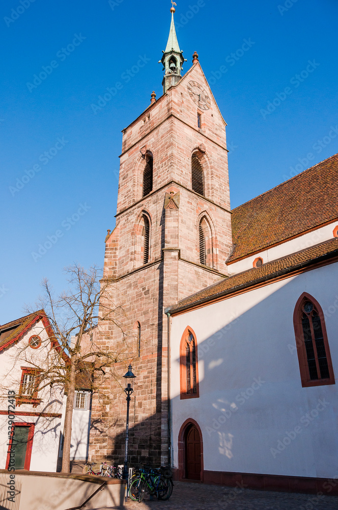 Obraz premium Basel, Martinskirche, Martinskirchplatz, Kirche, Martinsgasse, Altstadt, Altstadthäuser, rhein, Rheinsprung, Rheinbrücke, Basel-Stadt, Stadt, Grossbasel, Frühling, Schweiz