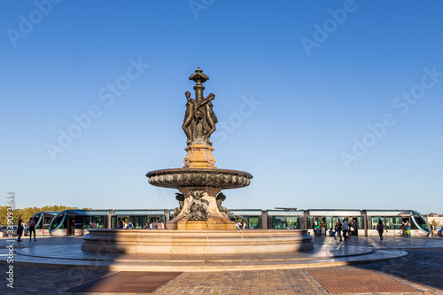 Bordeaux, zone classé patrimoine mondiale de l'UNESCO, place de la Bourse et fontaine des trois grâces