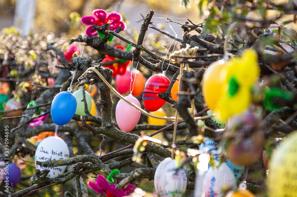 Naklejka premium Corona-Osternbusch