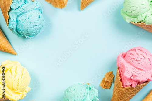 Obraz na płótnie Pastel ice cream in waffle cones, bright background, copy space
