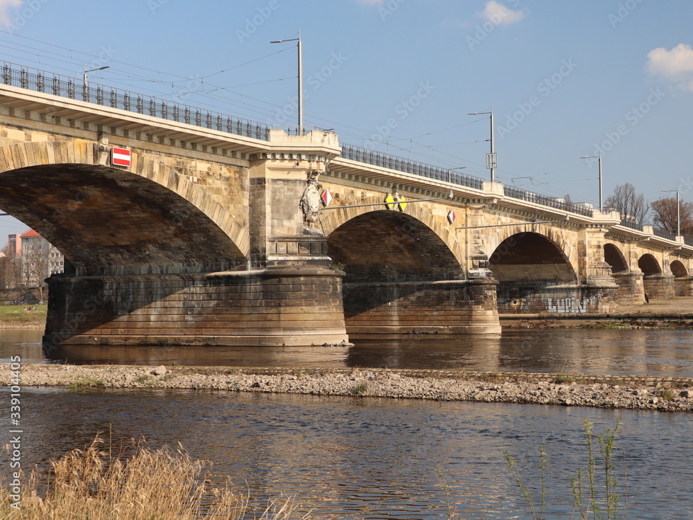 Die Albertbrücke in Dresden, Elbbrücke
