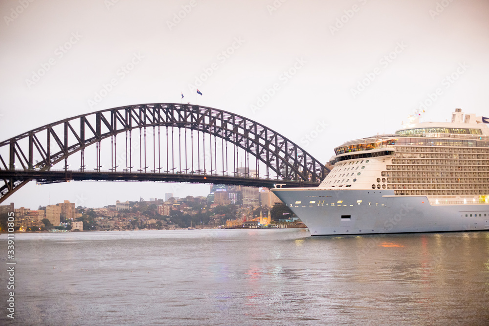 Obraz premium Sydney Harbour Bridge and Cruise Ship located in Sydney, NSW, Australia. Australia is a continent located in the south part of the earth.
