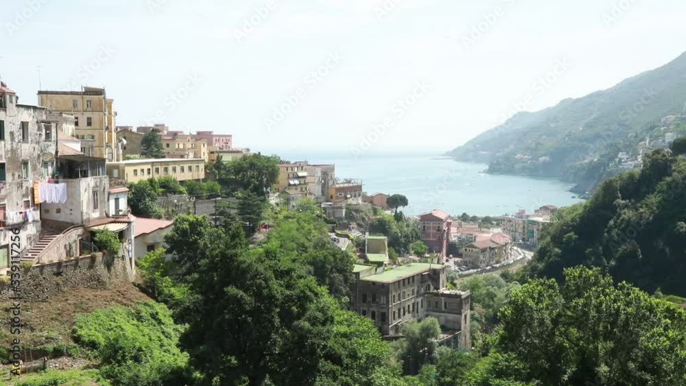 un giro per il lungomare di cetera. un giro per il lungomare di cetera.
