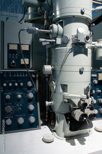 electronic microscope
