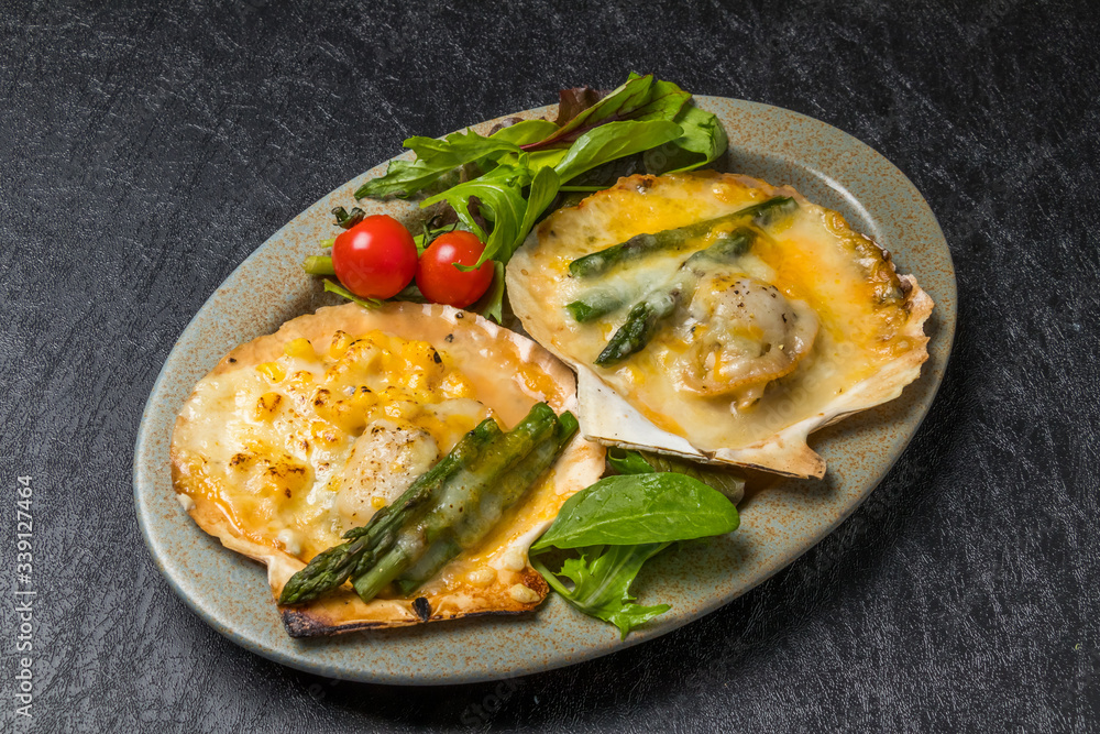 ほたて貝のグリル Grilled scallop butter and scallop gratin ほたて貝のグリル Grilled scallop butter and scallop gratin