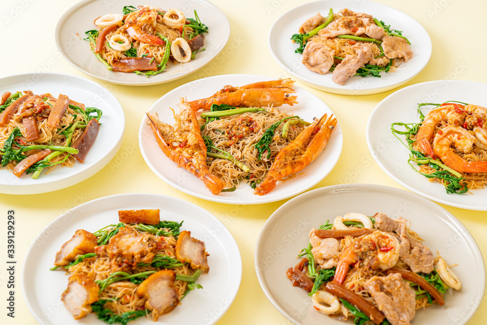Stir-fried rice vermicelli and water mimosa with mix topping Stir-fried rice vermicelli and water mimosa with mix topping