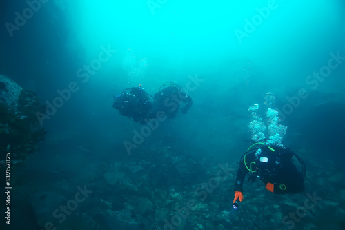 Wallpaper Mural group of divers in muddy poorly clear water, dangerous diving Torontodigital.ca