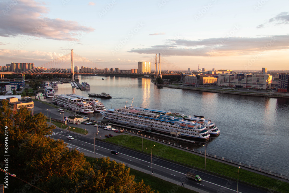Naklejka premium sunset view of the neva river and the bridge