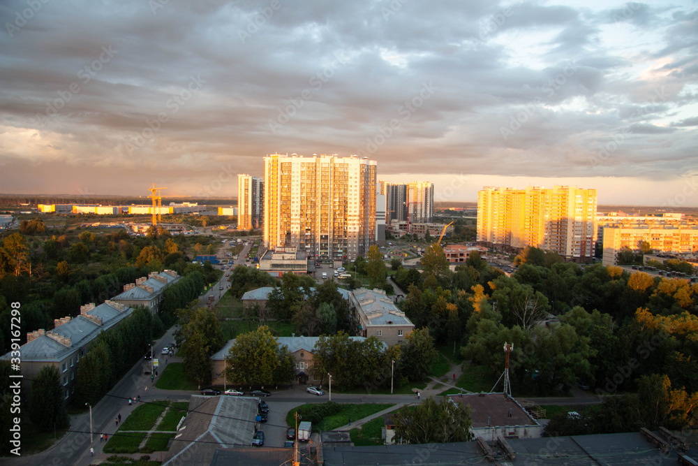 Obraz premium sunset light falls on new homes