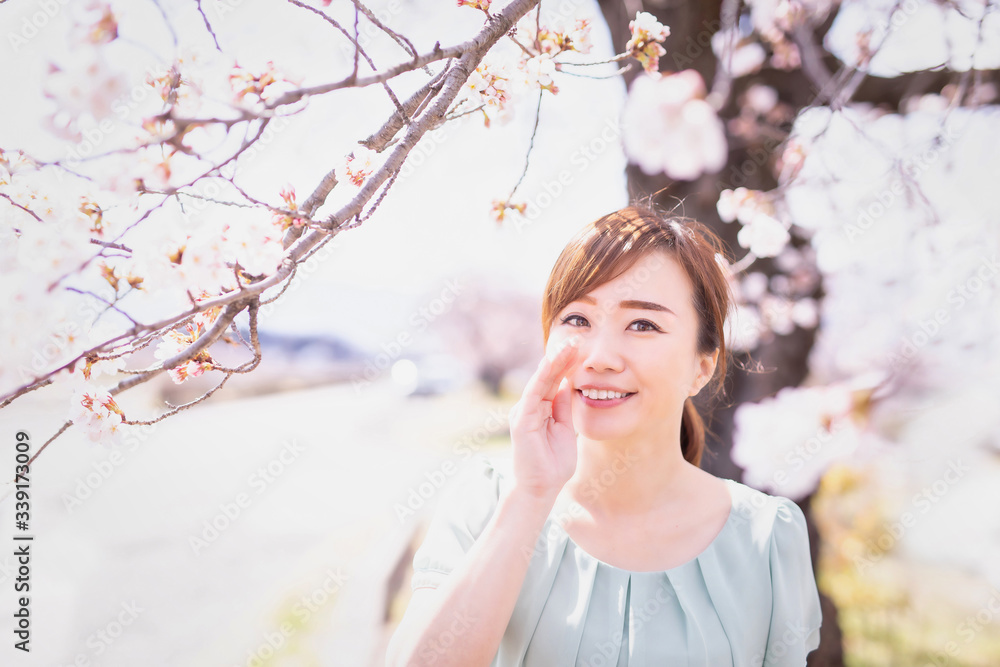 春の女性
