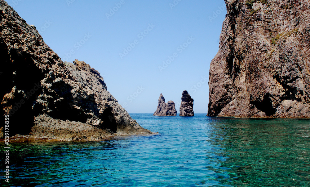 Foto digitali fatte presso l'isola di Palmarola Ponza .