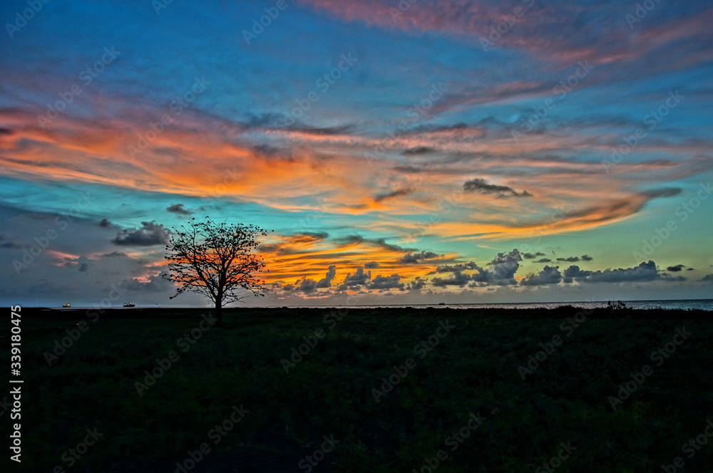 Obraz premium sunset over the river
