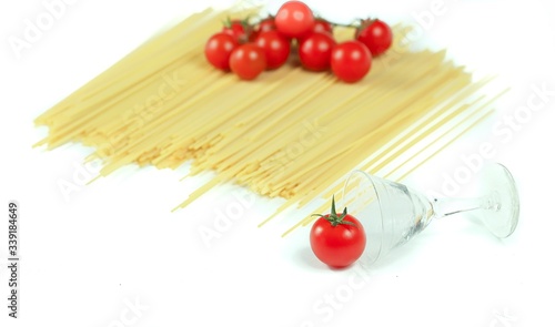  typical ingredients of Italian cuisine: spaghetti and cherry tomatoes