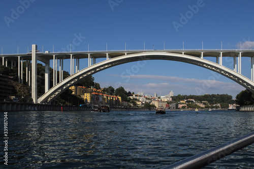 Photo of a bridge taken from a boat © gabriel