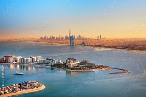 Obraz na płótnie Dubai - aerial view skyline of Dubai city and famous Jumeirah beach, United Arab Emirates w salonie