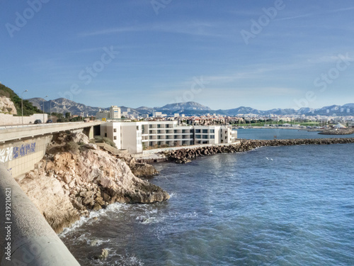 Cuadro en lienzo La Corniche Kennedy, View over Marseille, France