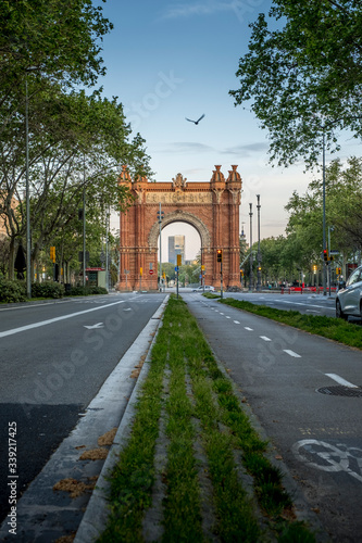 Arch of Triumph in the city of Barcelona © ikuday