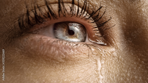 Fotografia Close Up Macro Shot of a Crying Eye