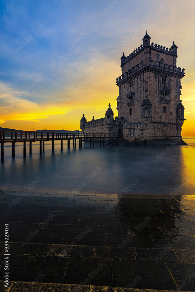 Fototapeta premium Sunset in belem tower