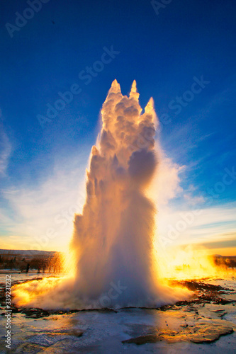 Leinwand Poster The geyser strokkur in Iceland, Europe