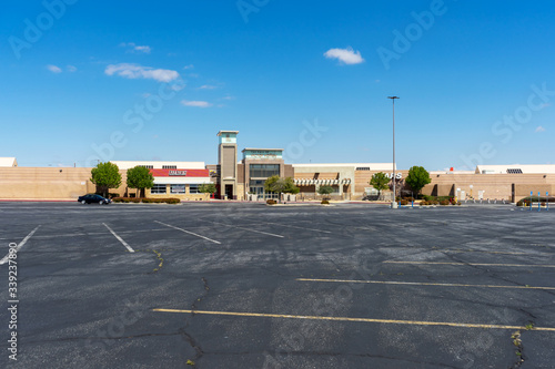 Streamwood, Illinois, USA. An empty parking lot provides a ghost town-like  appearance to a strip mall during the coronavirus pandemic Stock Photo -  Alamy