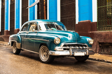 Leinwandbilder Oldtimer Blauer Oldtimer in Havannas Strassen  © Michael Barkmann