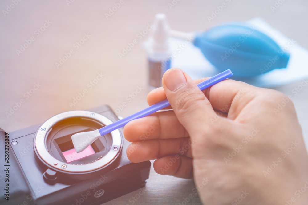 Mirrorless Sensor cleaning and Maintenance,Photographer hand cleaning
