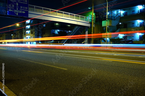 車のライトの軌跡 © HI