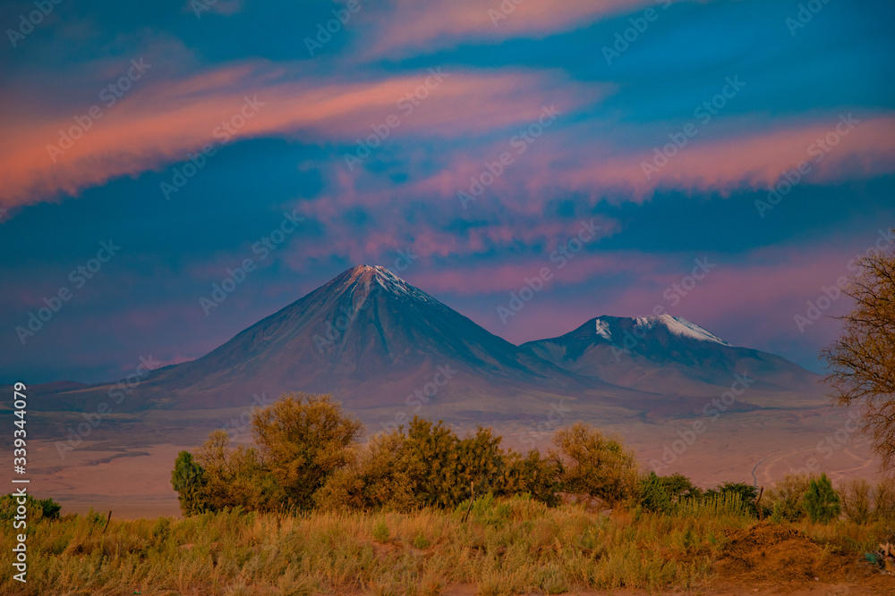 Fototapeta premium Volcano Sunset 
