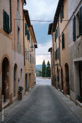 Fototapeta Naklejka Na Ścianę i Meble -  Italy marked with coronavirus - empty Tuscan streets.