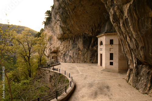 фотографія Sanctuary of Santa Maria infra Saxa in Frasassi