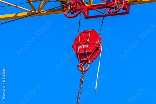 Photos Close-up of an industrial crane for construction