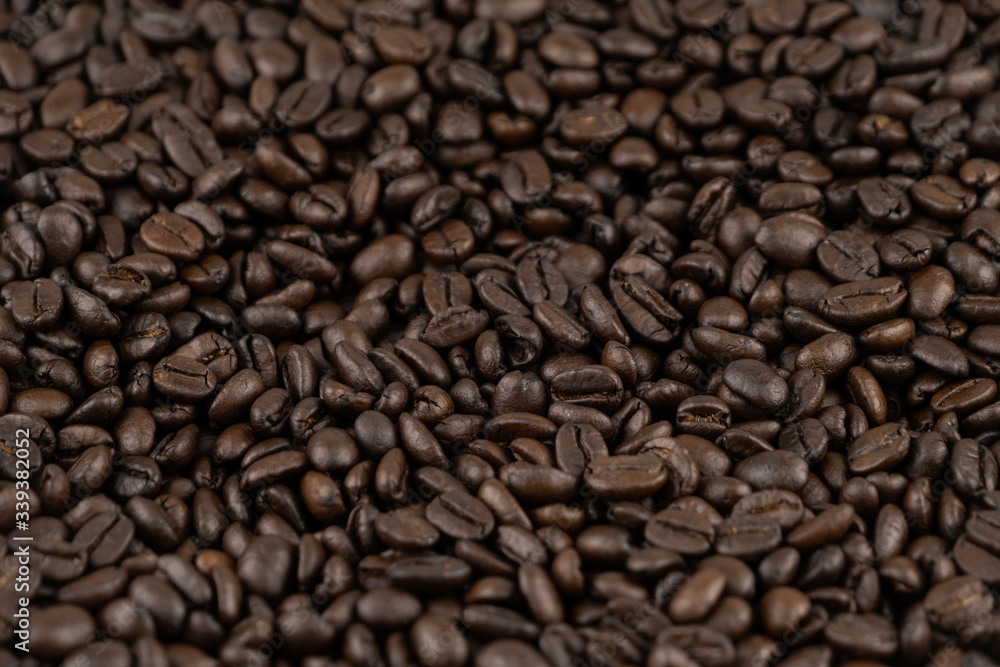 Fototapeta premium Roasted coffee beans for background pattern texture