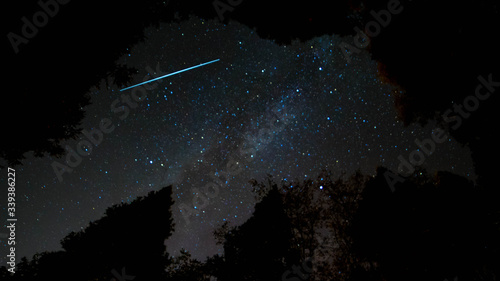 Photo Low Angle View Of Meteor With Stars In Sky At Night