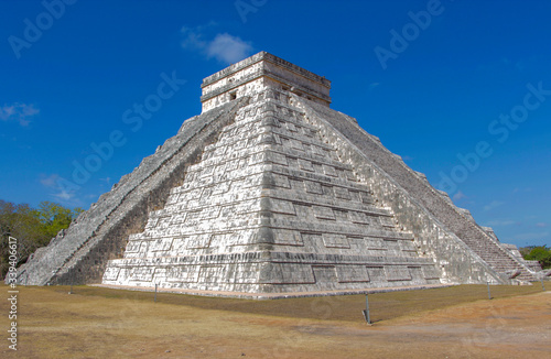 chichen itza pyramid photo