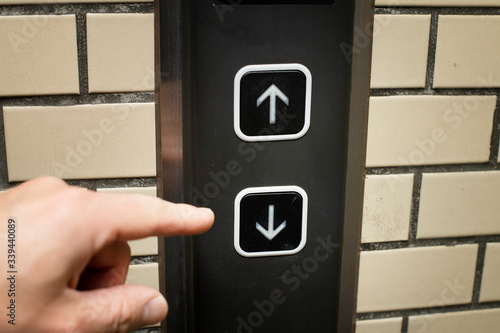 エレベーター　ボタン