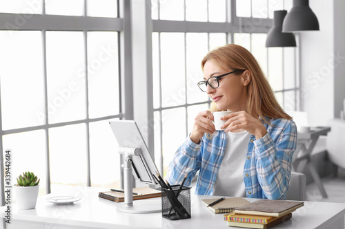 Mature woman using tablet c...