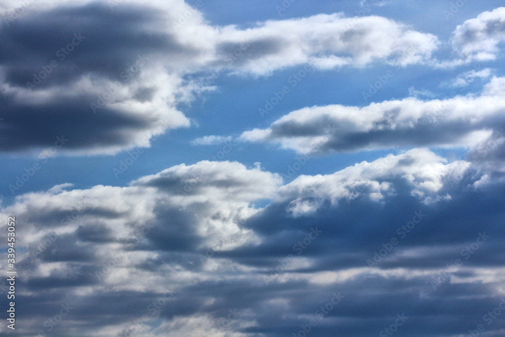 Obraz premium Blue sky with white and grey clouds