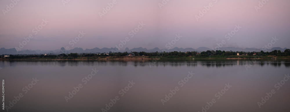 Fototapeta premium Panoramic view of Mekong river at Nakorn Phanom, Thaiand