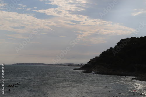 paysage  ville de Roda de bar   mer et montagne 