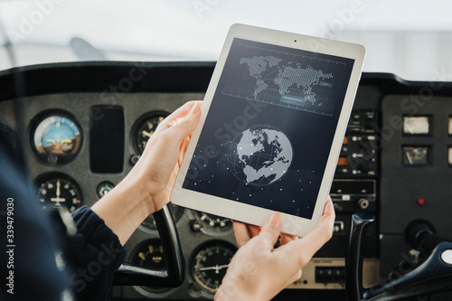 Aviator using a digital tablet