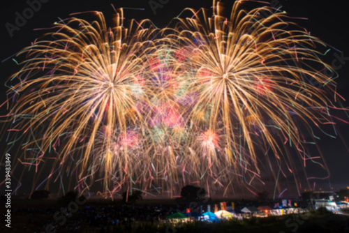 夏のコンセプトの花火大会 文字を入れやすいように背景をボカした花火の素材 Stock Photo Adobe Stock