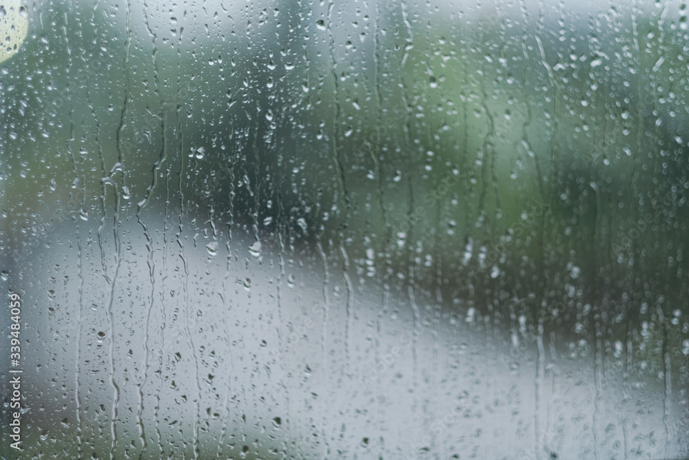 Obraz premium rain droplet on mirror with narrow focus in blue tone