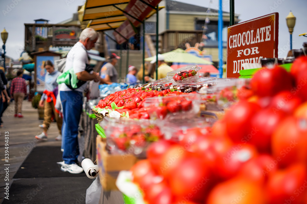 Marktstand mit Tomaten am Pier 39 in San Francisco 