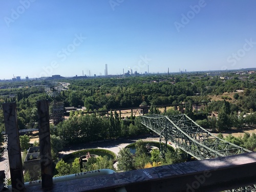 Wallpaper Mural Die gesunde Natur in der Industrie  Torontodigital.ca