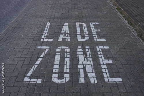 Obraz na płótnie Loading zone marked on a street w salonie