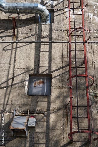 Obraz na płótnie Fire ladder on a concrete wall w salonie