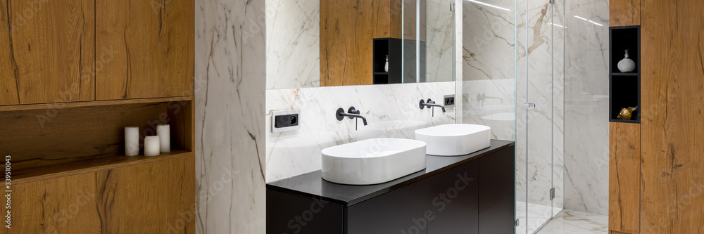 Fototapeta premium Bathroom in wood and marble, panorama