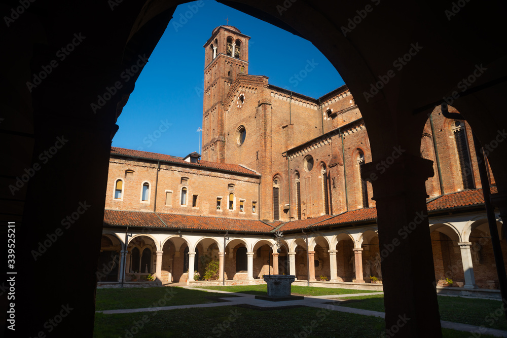The medieval cloister of the church of San Lorenzo di Vicenza has been lost, the current one dates back to the Renaissance. The exterior of the church however still retains the original Gothic style.